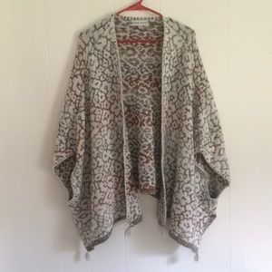 KNOX ROSE I Poncho Style Sweater